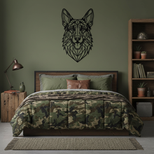 Carregar imagem no visualizador da galeria, Lobo geométrico 40cm em quarto verde militar